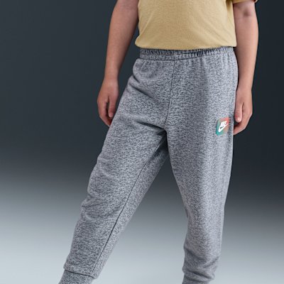 Nike Sportswear Conjunto de dos piezas Reveal con pantalón de tejido French terry - Niño/a pequeño/a