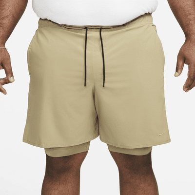 Shorts versátiles Dri-FIT de 18 cm 2 en 1 para hombre Nike Unlimited