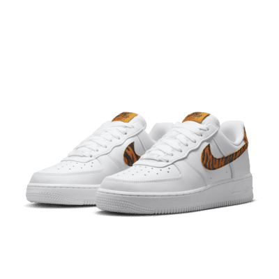 รองเท้าผู้หญิง Nike Air Force 1 '07