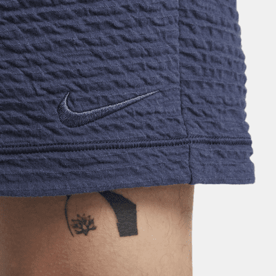 Shorts sin forro Dri-FIT de 18 cm para hombre Nike Yoga