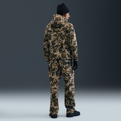 Pants de tejido Fleece camuflajeados con dobladillo abierto para hombre Nike Tech