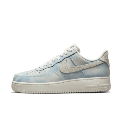 Nike Women's Air Force 1 High SE Shoes