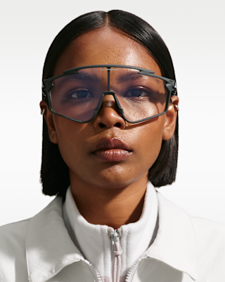 Женские  Nike ACG Vista Vert Photochromic Sunglasses