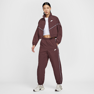 เสื้อแจ็คเก็ตผู้หญิงแบบทอ Nike Sportswear Windrunner