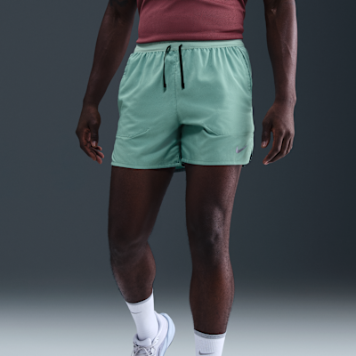 Short de running avec sous-short intégré Dri-FIT Nike Stride 13 cm pour homme