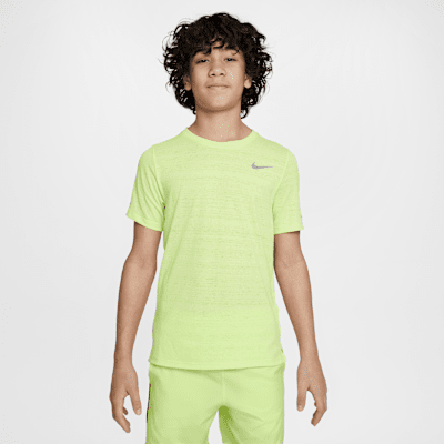 เสื้อเทรนนิ่งเด็กโต Nike Dri-FIT Miler (ชาย)