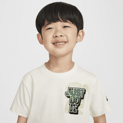 Playera con gráfico infantil Nike Step Up Your Game