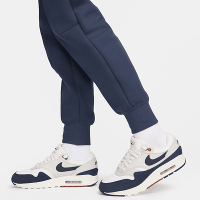 Paris Saint-Germain Tech Fleece Nike Football joggebukse med mellomhøyt liv til dame