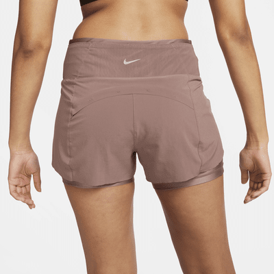 Shorts de running de tiro medio 2 en 1 de 8 cm con bolsillos para mujer Nike Dri-FIT Swift