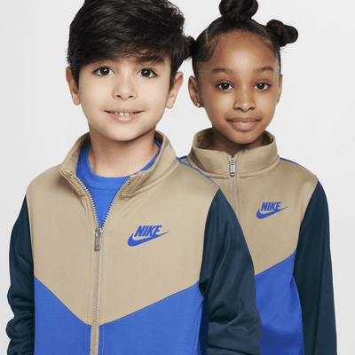 Conjunto de entrenamiento Dri-FIT para niños talla pequeña Nike Sportswear Lifestyle Essentials 2-Piece Set