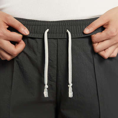 Nike Sportswear 女款高腰 9" 梭織短褲