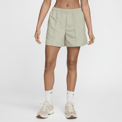 Shorts de tiro medio de 13 cm para mujer Nike Sportswear Everything Wovens