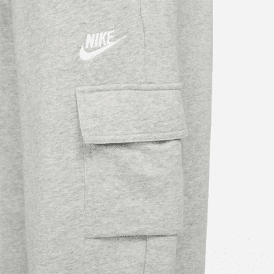 Pants de entrenamiento cargo oversized de tiro medio para mujer Nike Sportswear Club Fleece