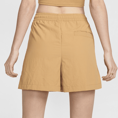 Shorts de tiro medio de 13 cm para mujer Nike Sportswear Everything Wovens