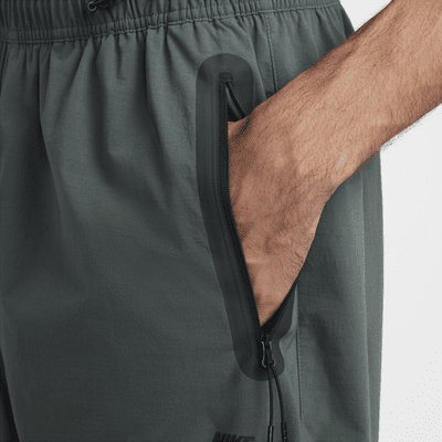 Pants de tejido Woven oversized para hombre Nike Tech