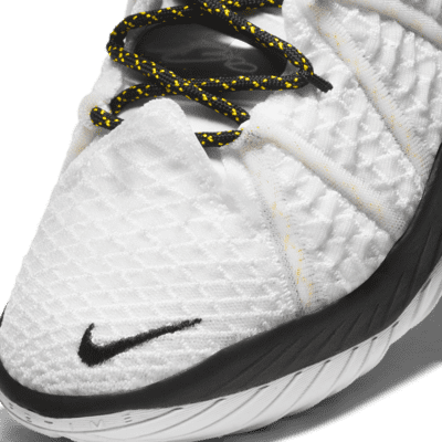 Calzado de básquetbol LeBron 18 “White/Black/Gold”