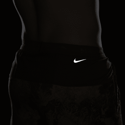 Nike Stride Dri-FIT 18 cm-es, belső rövidnadrággal bélelt férfi futórövidnadrág