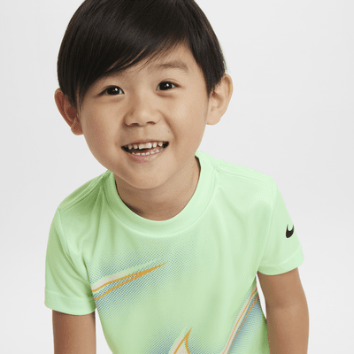 Playera Swoosh de estilo elevado infantil Nike Dri-FIT