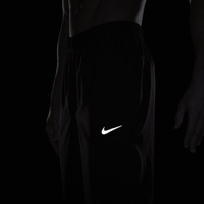 Pants Dri-FIT versátiles con dobladillo abierto para hombre Nike Form