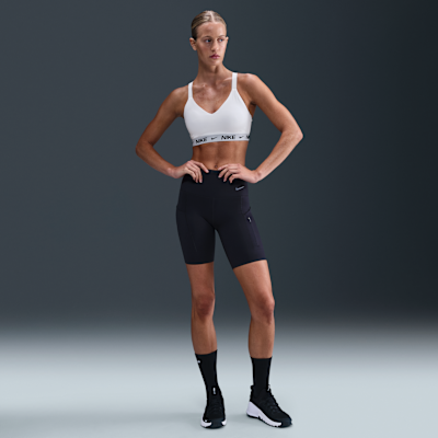 Justerbar Nike Indy-sports-bh med indlæg og medium støtte til kvinder