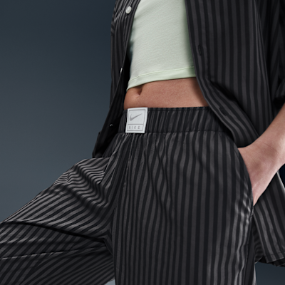 Nike Sportswear Chill Poplin weite gestreifte Hose mit mittelhohem Bund (Damen)