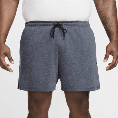 Shorts Dri-FIT de 18 cm sin forro con protección UV versátiles para hombre Nike Primary