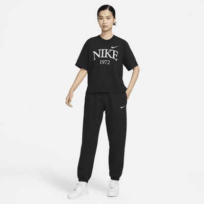 เสื้อยืดผู้หญิง Nike Sportswear Classic