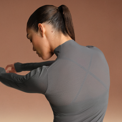 NikeSKIMS Weightless Layers Women's Mock-Neck Long-Sleeve Top