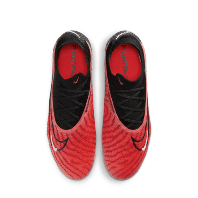 Tacos de fútbol de corte low para terreno firme Nike Phantom GX Elite