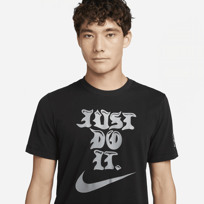 เสื้อยืดฟิตเนสผู้ชายมีกราฟิก Nike Dri-FIT