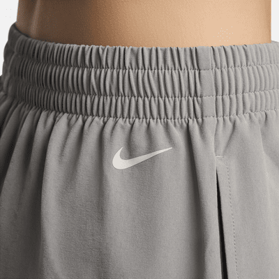 Nike Sportswear-vævede shorts til kvinder