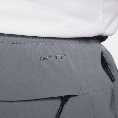 Pants versátiles Dri-FIT de pierna entallada para hombre Nike Unlimited