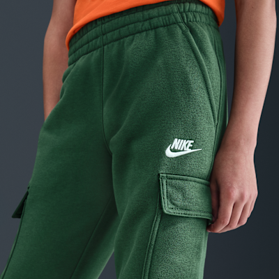 Pants cargo para niños talla grande Nike Sportswear Club Fleece