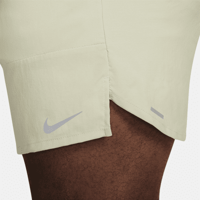 Shorts de correr Dri-FIT de 18 cm con forro de ropa interior para hombre Nike Stride