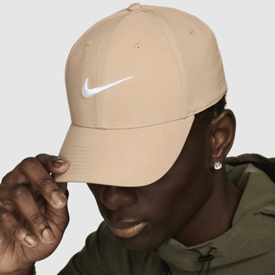 Gorra Swoosh estructurada Nike Dri-FIT Club