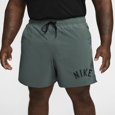 Shorts versátiles Dri-FIT de 18 cm sin forro para hombre Nike Unlimited Swoosh