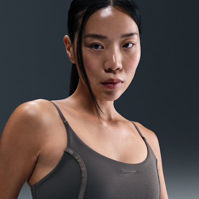 สปอร์ตบราผู้หญิงซัพพอร์ตระดับต่ำเสริมฟองน้ำ Nike One