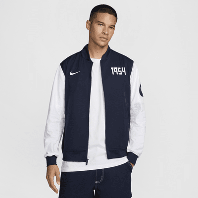 Chamarra bomber de fútbol Nike de tejido Woven y sin forro para hombre Pumas UNAM Sport Essentials