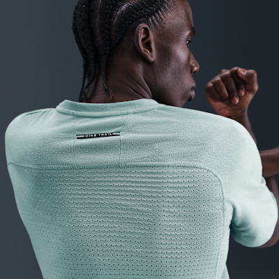 Playera de correr de manga corta Dri-FIT ADV para hombre Nike Solar Chase
