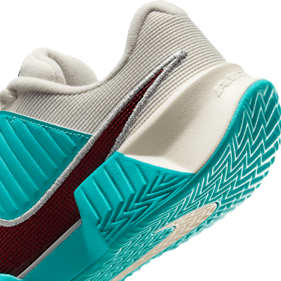 Nike GP Challenge Pro Premium Women's Clay Court Tennis Shoes