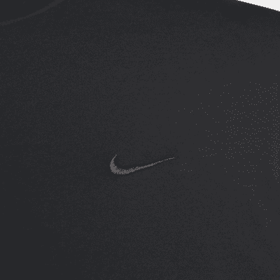 Alsidig Nike Primary Dri-FIT-overdel med korte ærmer til mænd