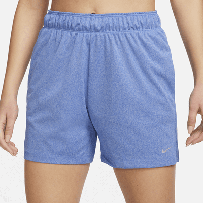 Shorts de fitness sin forro de tiro medio Dri-FIT de 13 cm para mujer Nike Attack