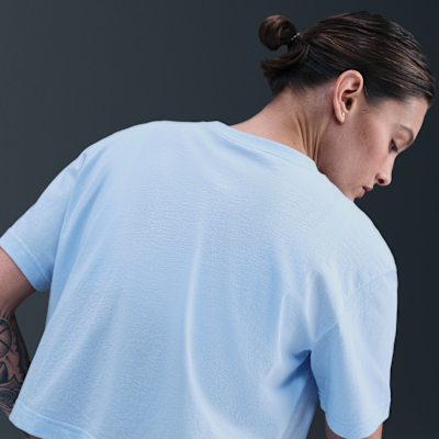 Nike Sportswear Essential Women's Cropped Logo T-Shirt
