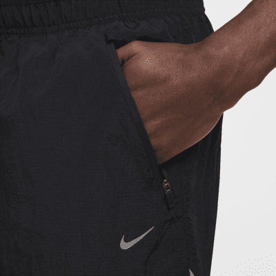 Shorts de correr Dri-FIT de 13 cm repelentes al agua 2 en 1 para hombre Nike Stride Running Division