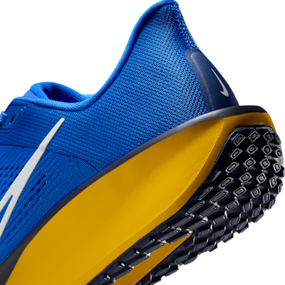 รองเท้าวิ่งโร้ดรันนิ่งผู้ชาย Nike Quest 6