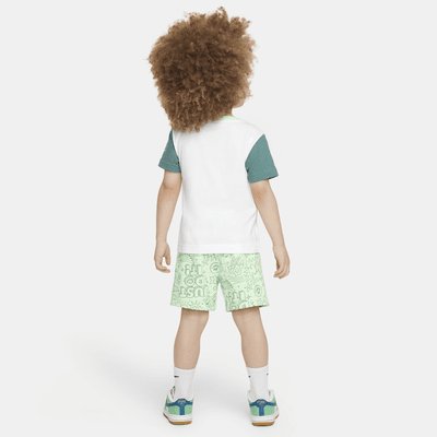 Conjunto de playera y shorts infantil Nike Sportswear Create Your Own Adventure