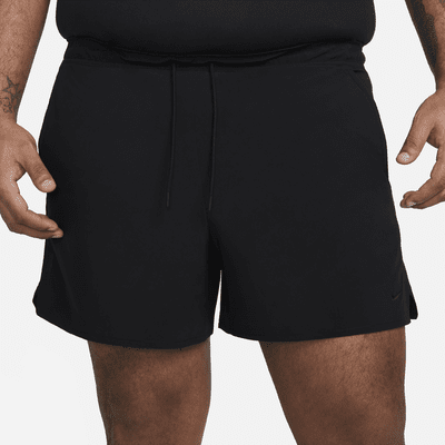 Shorts versátiles sin forro Dri-FIT de 13 cm para hombre Nike Unlimited