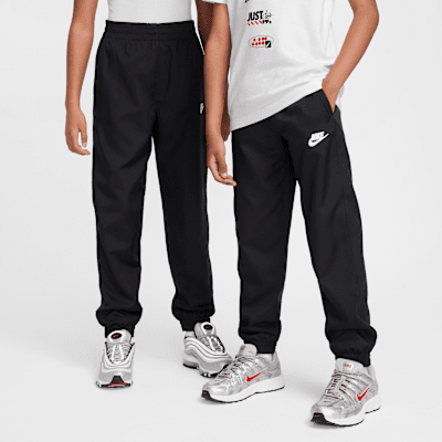 Nike Sportswear Club Older Kids' Woven Joggers