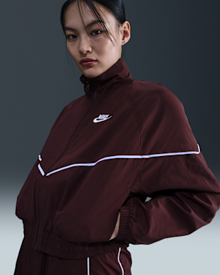 Женская куртка Nike Sportswear Windrunner Woven для бега
