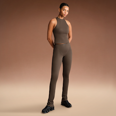 NikeSKIMS Matte Women's High-Waisted V-Panel Straight Leggings
